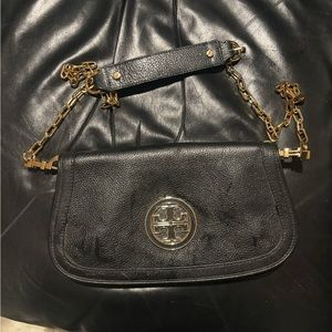 NWOT - Tory Burch 𝘈𝘮𝘢𝘯𝘥𝘢 𝘓𝘖𝘎𝘖 crossbody / clutch *PERFECT CONDITION ✰